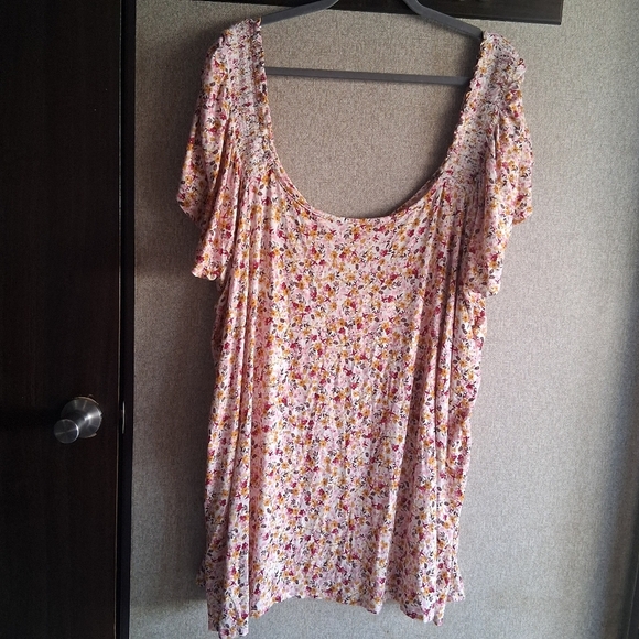 Torrid Super Soft 6 (6XL) Floral Top Casual Feminine Stretchy Plus Size Pink - Picture 4 of 5